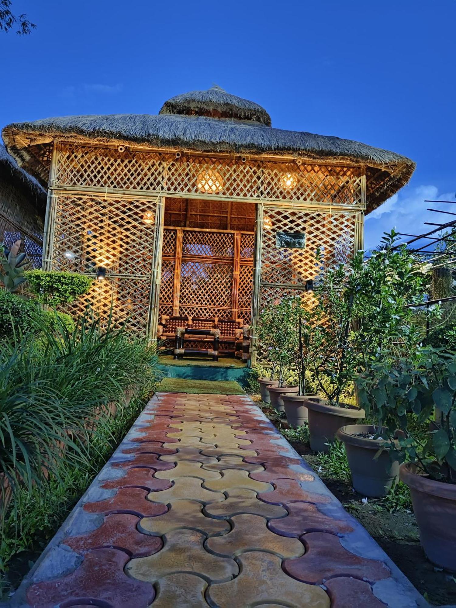 Jaanki Farms & Resorts Jorhāt Exteriör bild