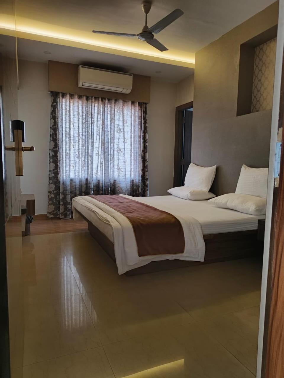 Jaanki Farms & Resorts Jorhāt Exteriör bild