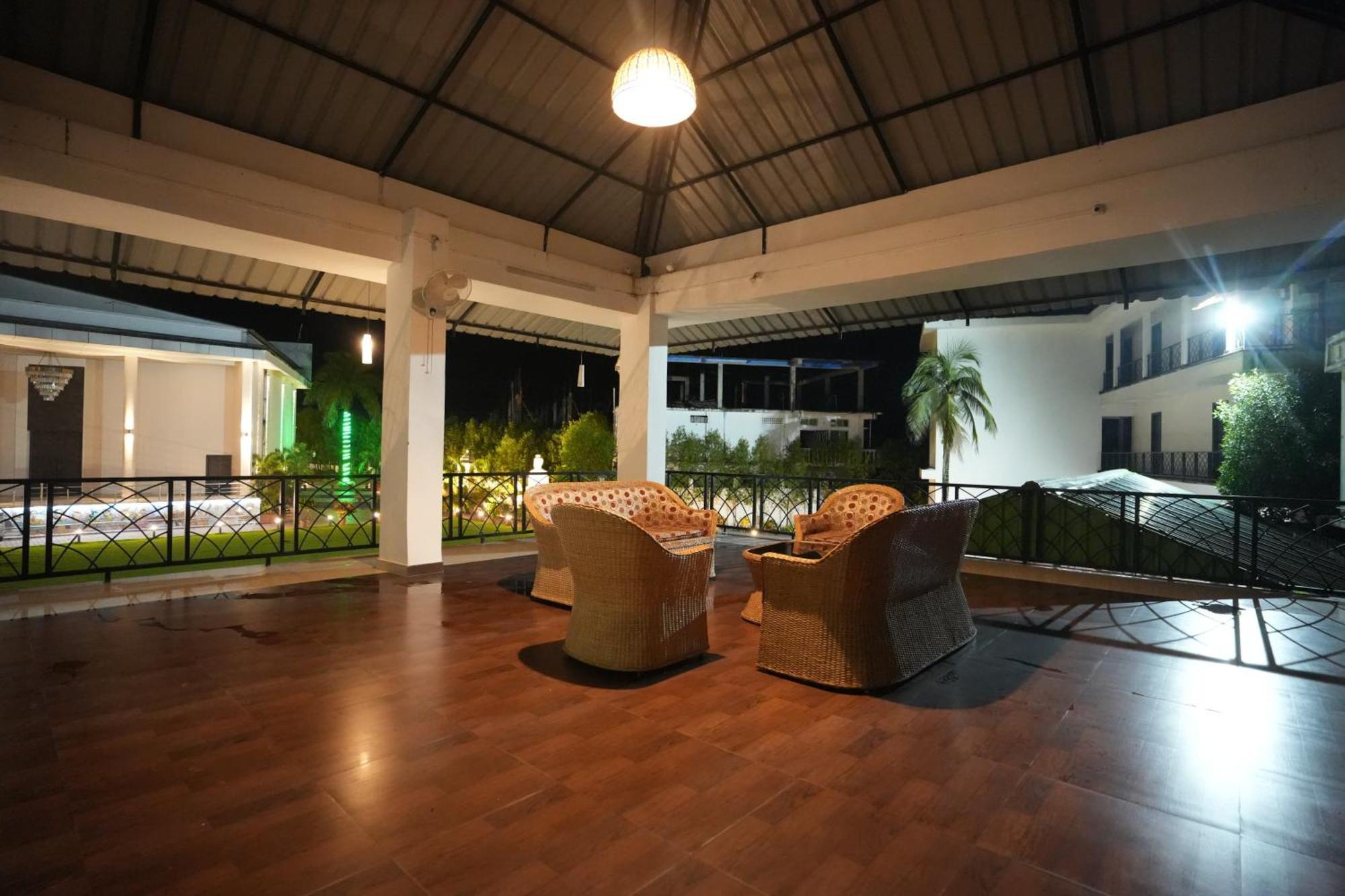 Jaanki Farms & Resorts Jorhāt Exteriör bild