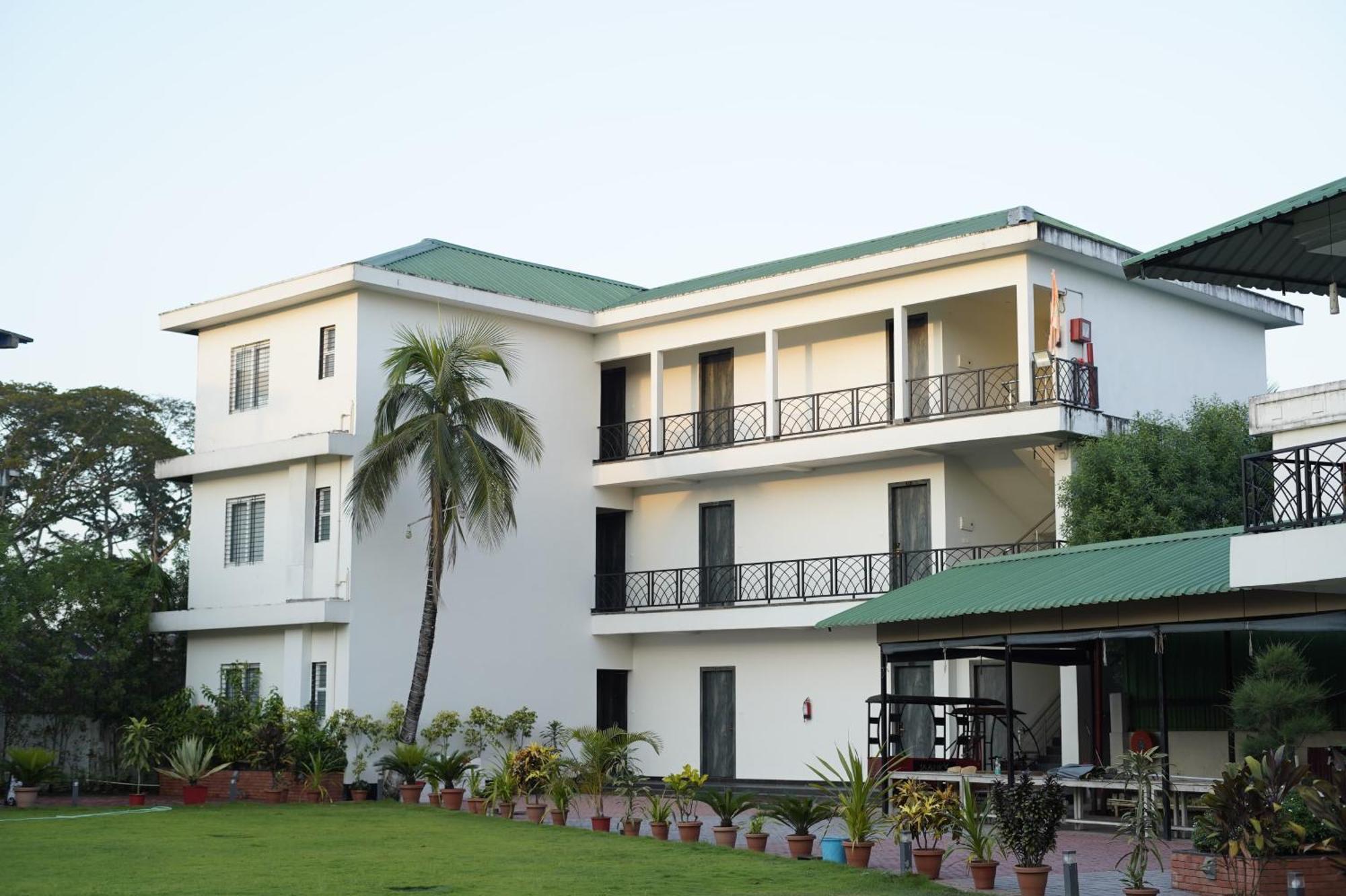 Jaanki Farms & Resorts Jorhāt Exteriör bild