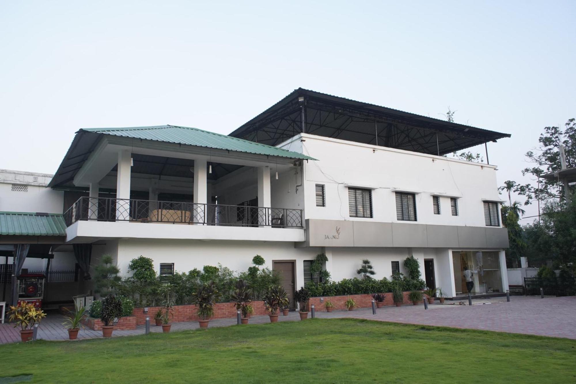 Jaanki Farms & Resorts Jorhāt Exteriör bild